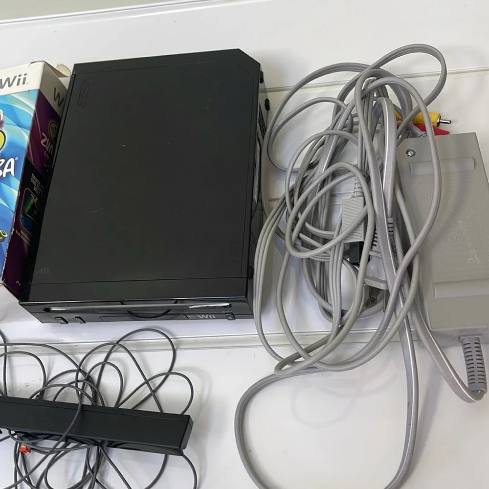 Nintendo Black and Gray Console Bundle. Working